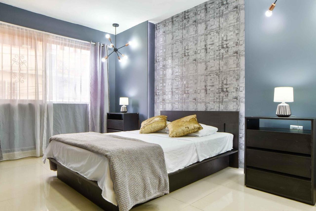 5 bedroom, with Arcade machine and foosball, 1 block from Lleras park P3 photo 6