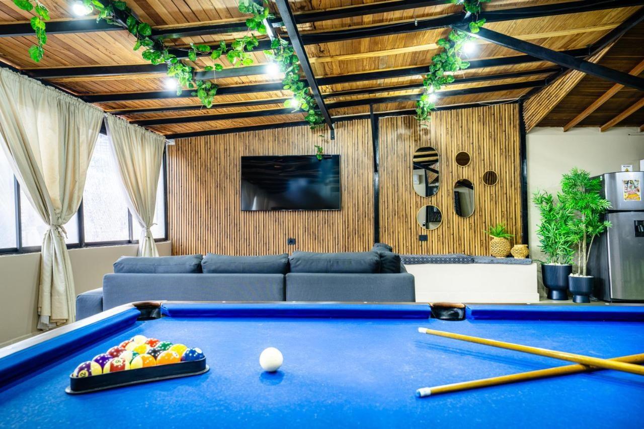 6 bedroom penthouse with pool table- 1 block from Lleras park p4