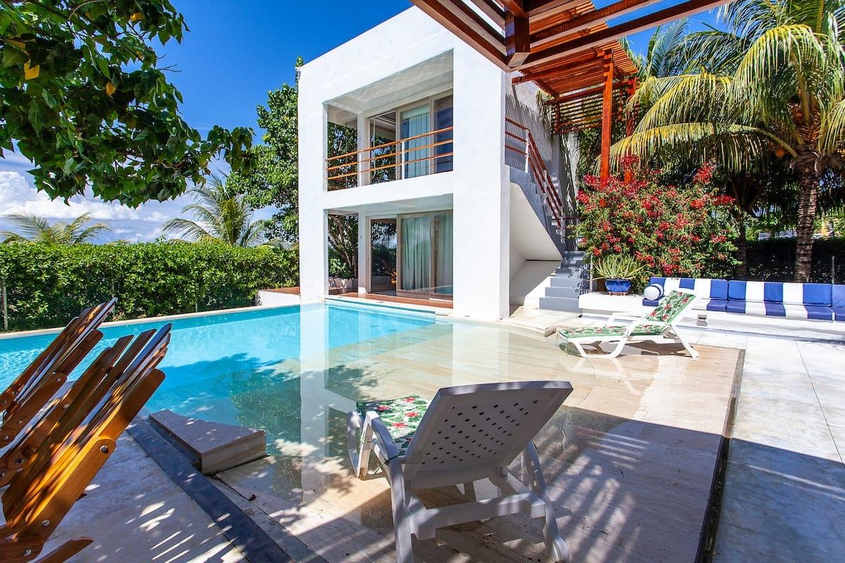 Villa moderna con piscina privada y terraza en Casa en la Playa Marlinda, Cartagena