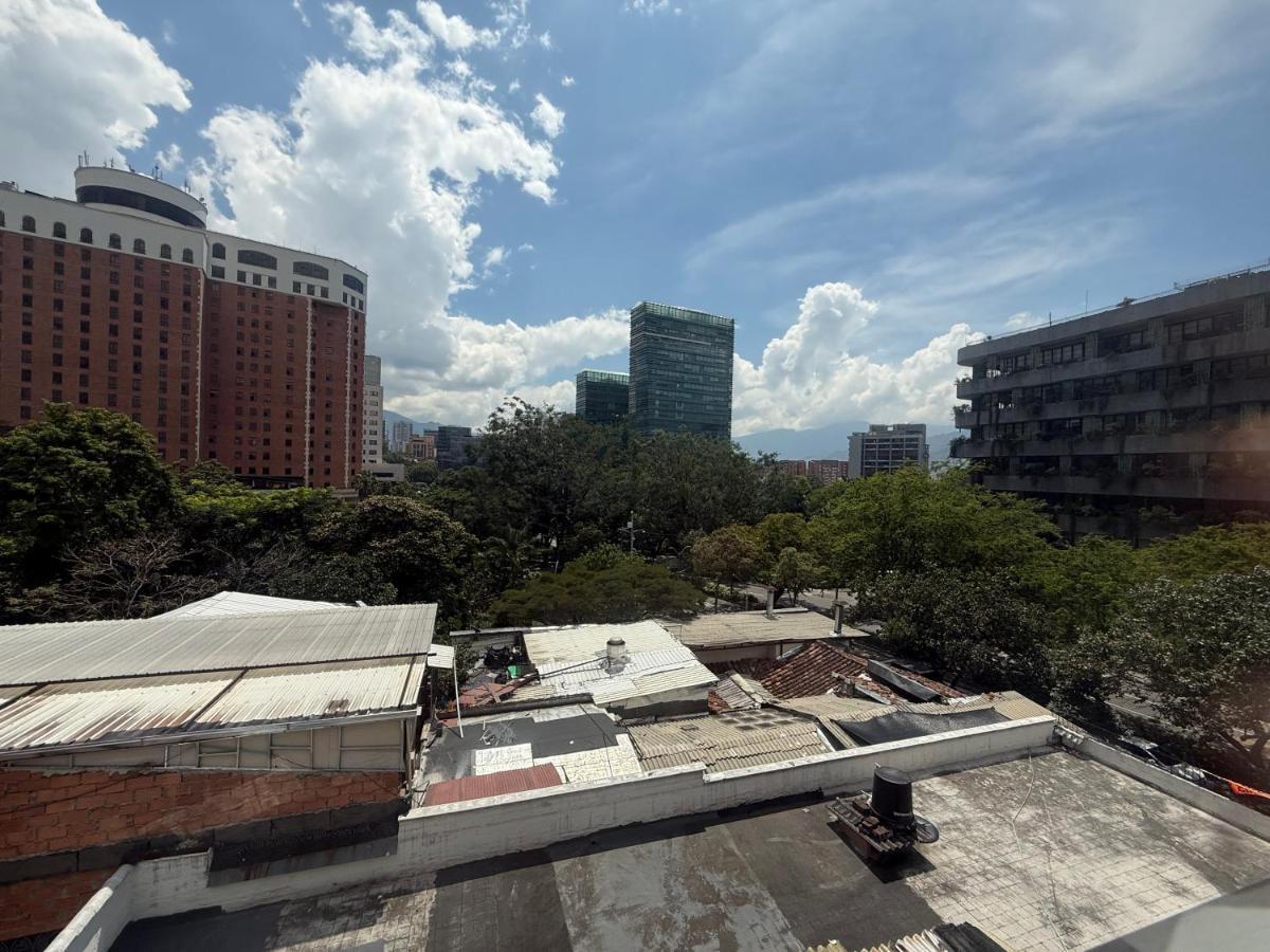 2 bedroom top floor with pool table, 1 block from Lleras park p9 photo 6