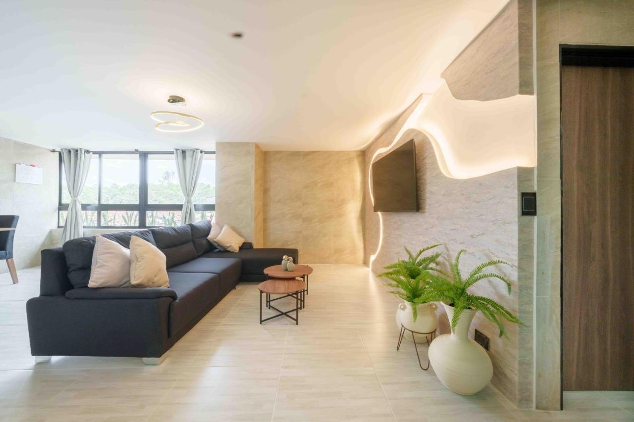 3 bedroom apartment, one block from lleras park p12 in medellin