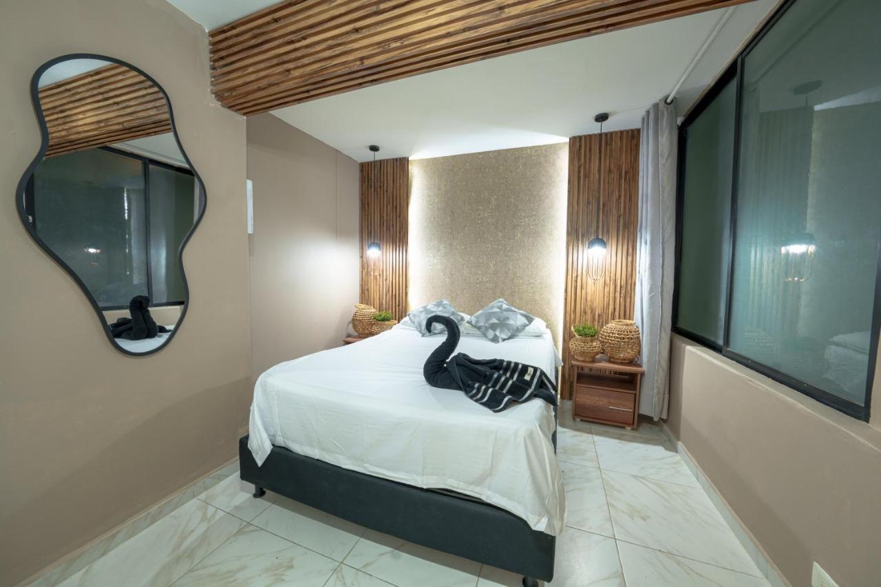 3 bedroom apartment, with arcade machine - 1 block from lleras park p7