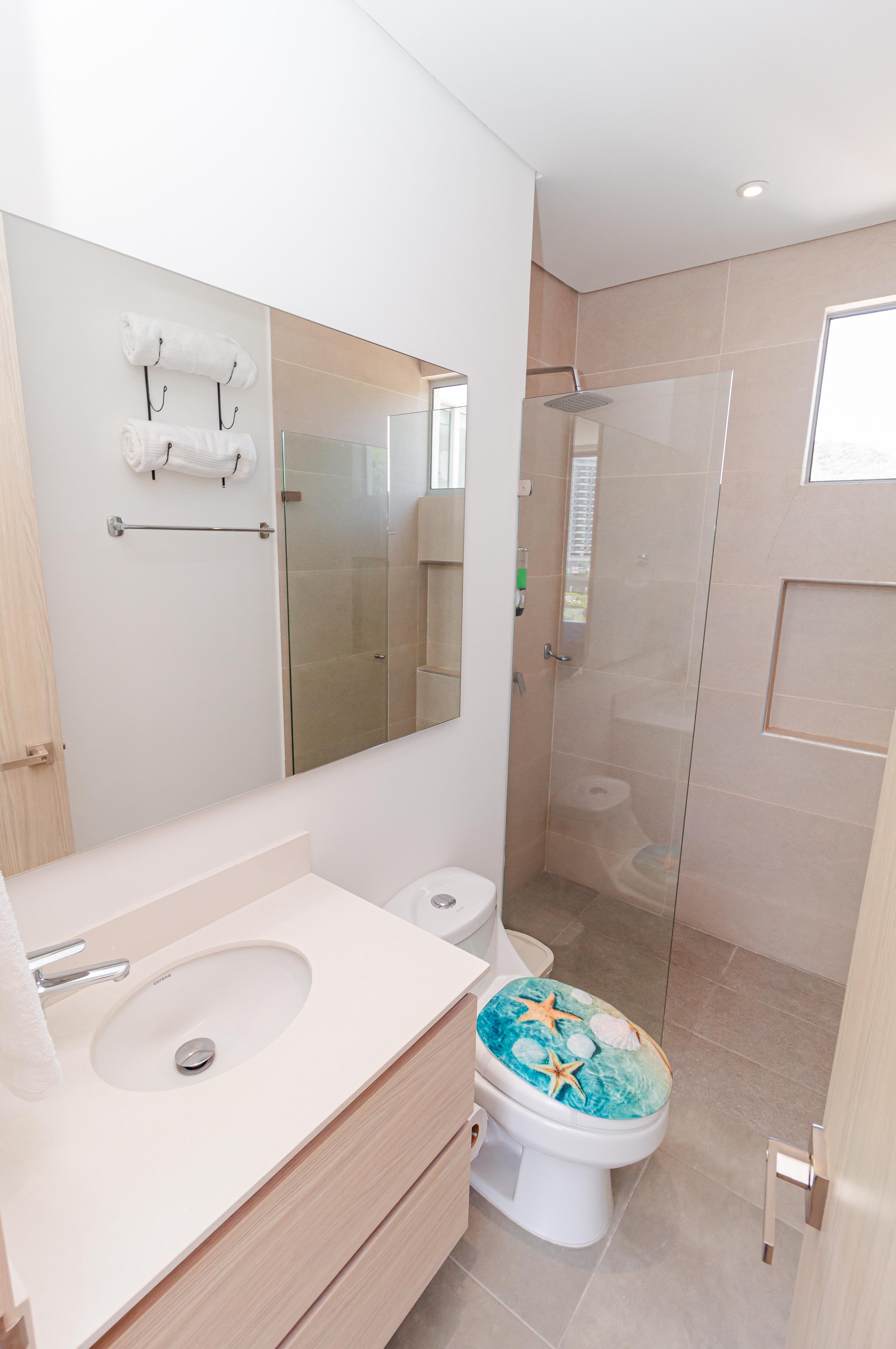 Salguero Suites apto 714 con balcon y vista a las montañas