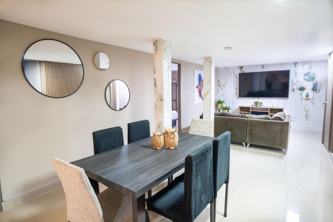 5 bedroom, with Arcade machine and foosball, 1 block from Lleras park P3 photo 7