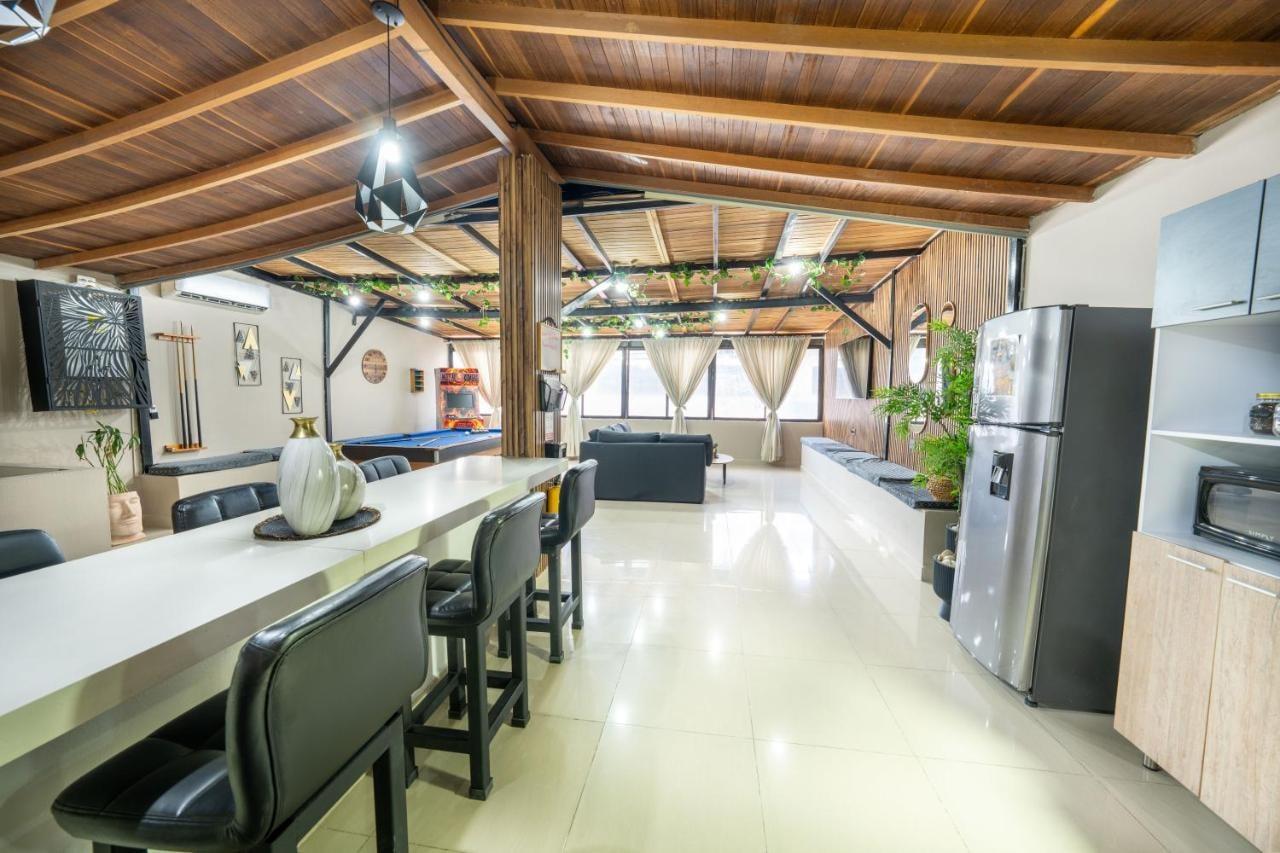 6 bedroom penthouse with pool table- 1 block from Lleras park p4