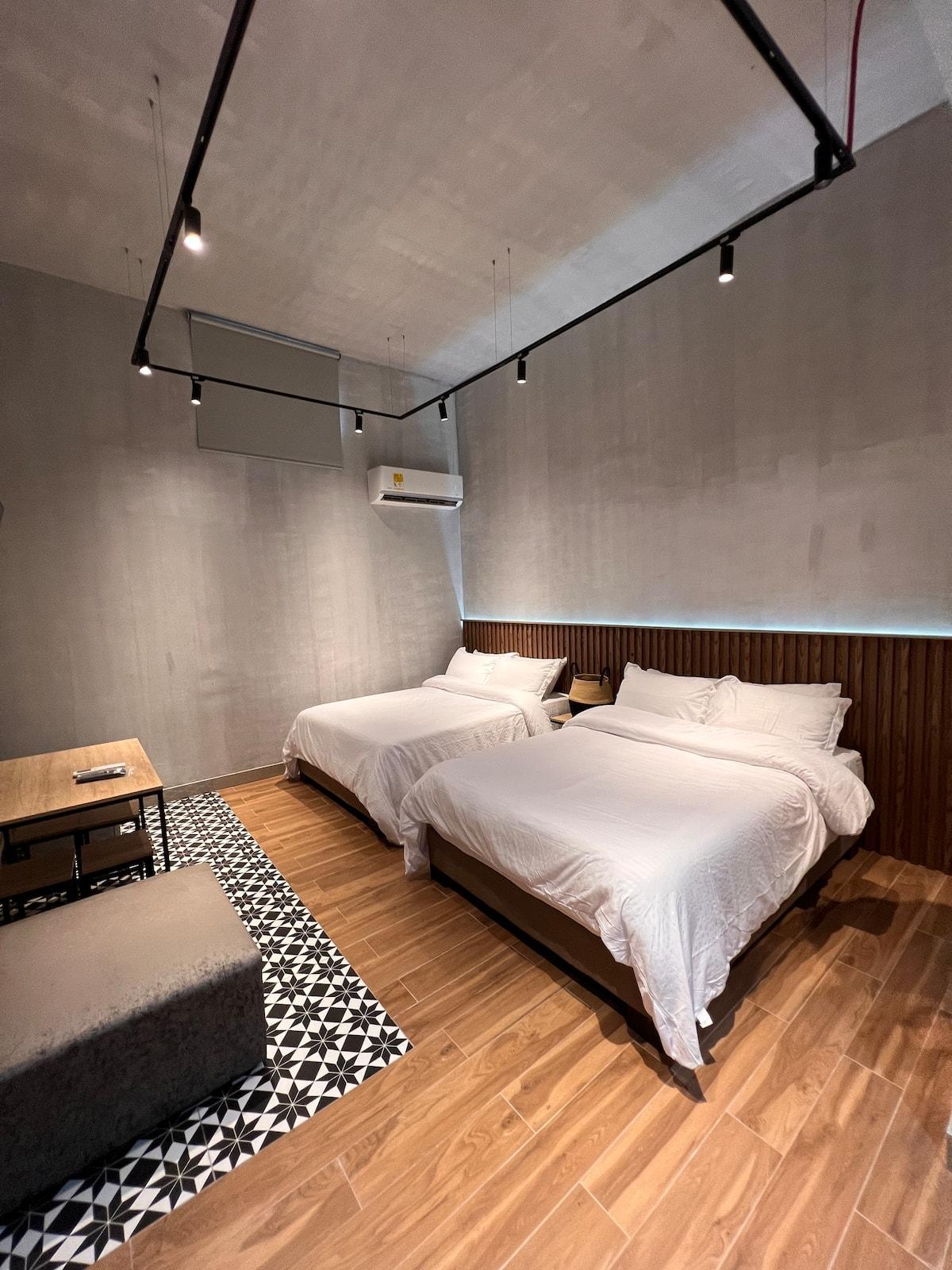 Habitación moderna con dos camas y diseño contemporáneo en apartamento central Cartagena