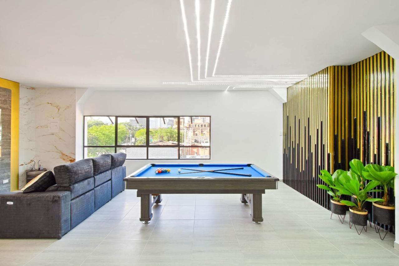2 bedroom top floor with pool table, 1 block from Lleras park p9