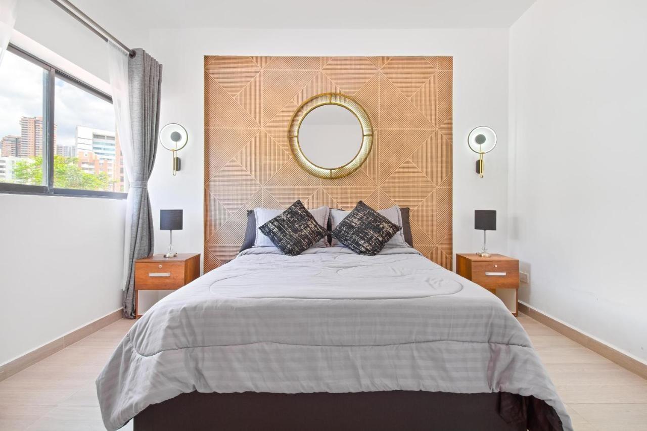 2 bedroom top floor with pool table, 1 block from Lleras park p9 photo 7