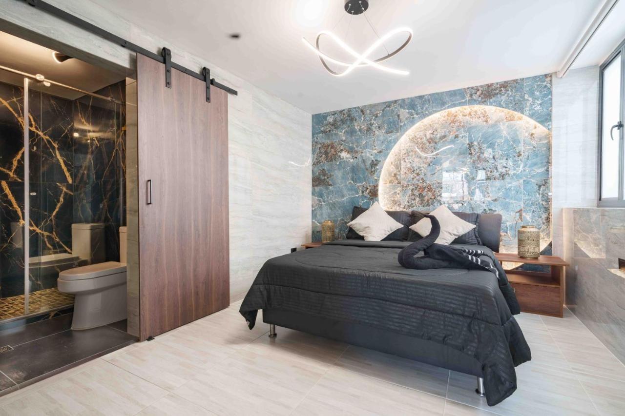 3 bedroom apartment, one block from lleras park p12 in medellin photo 3