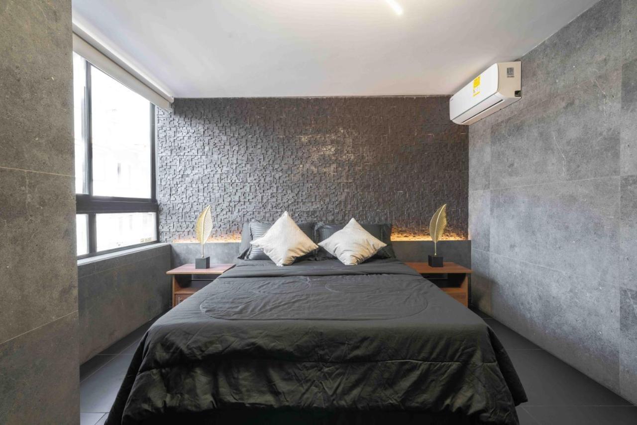 3 bedroom apartment, one block from lleras park p12 in medellin photo 5