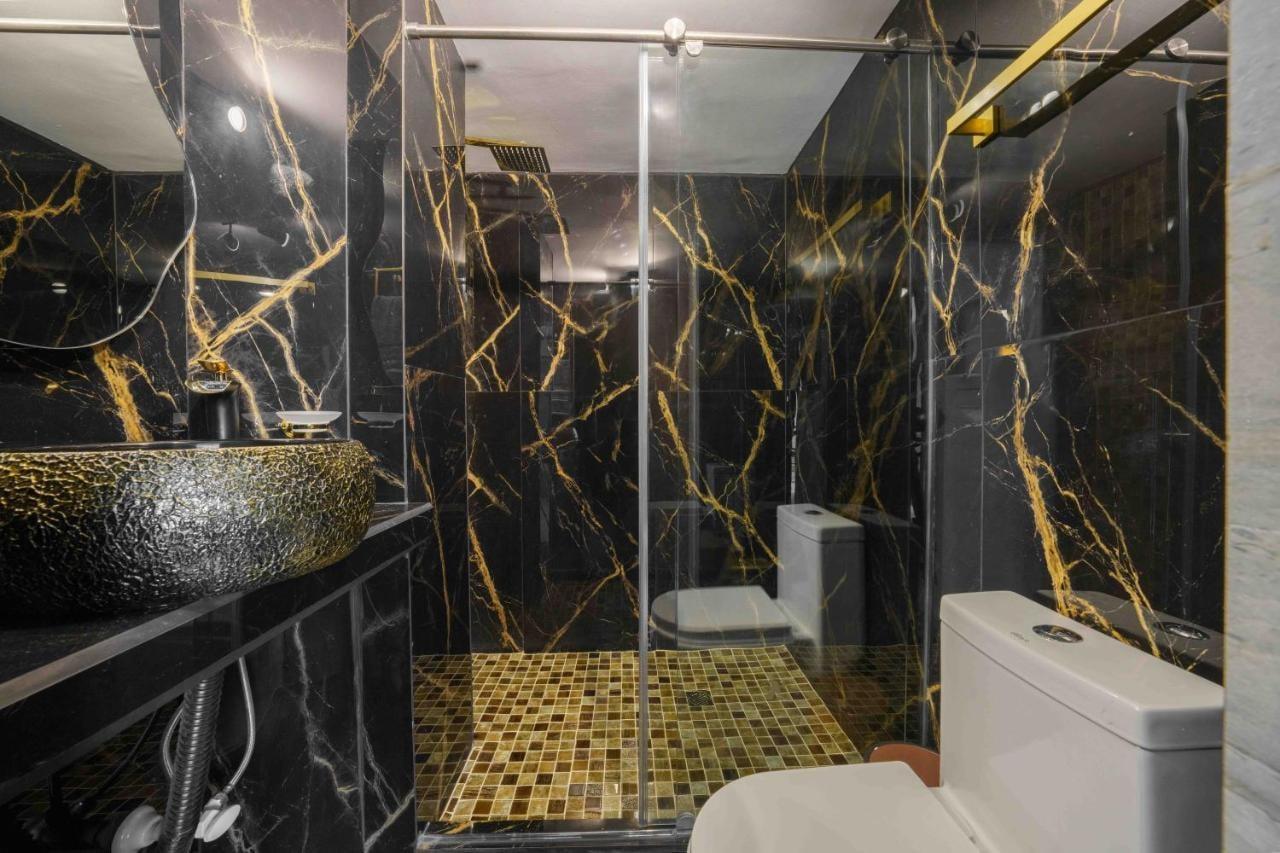 3 bedroom apartment, one block from lleras park p12 in medellin photo 6