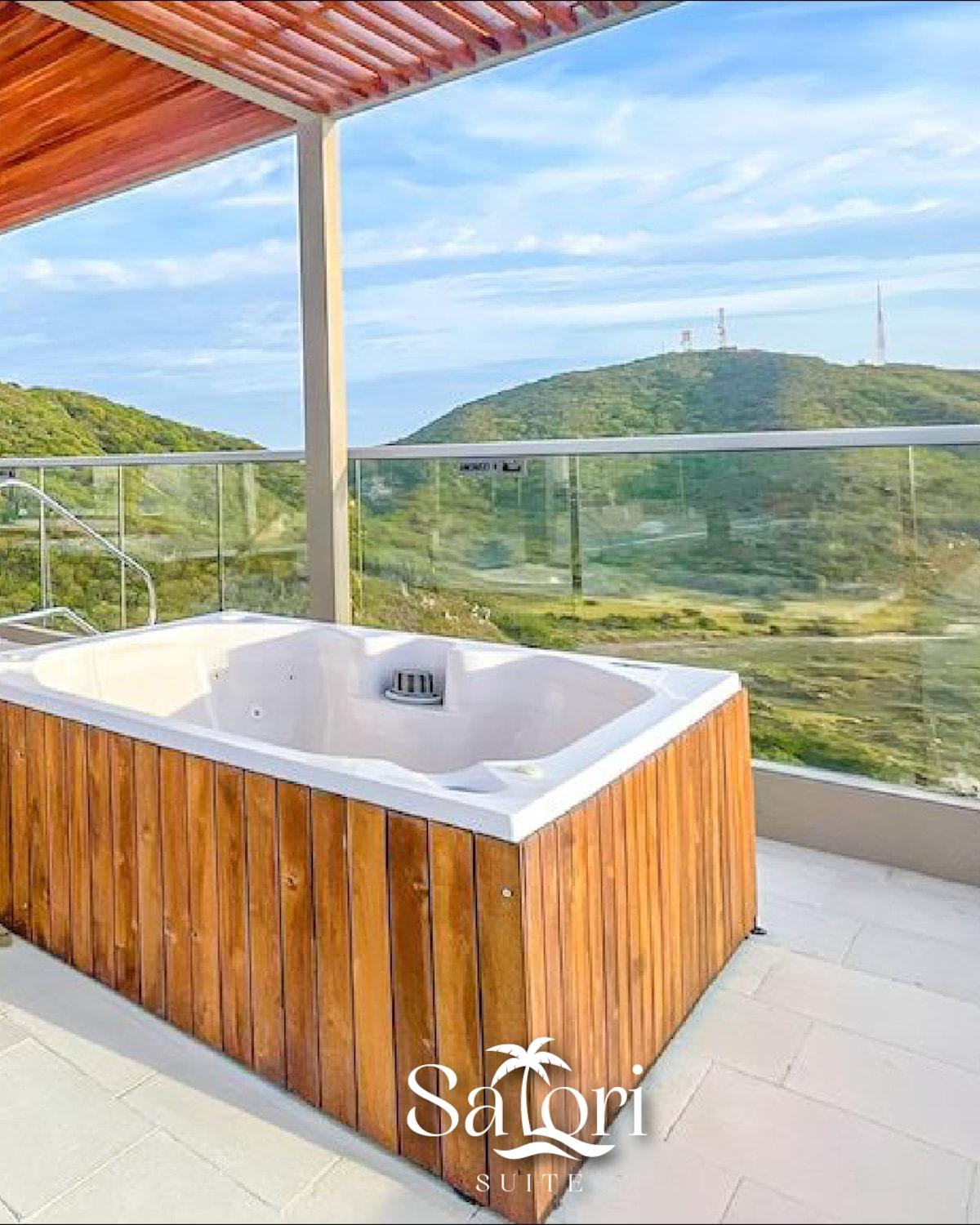 Jacuzzi privado en balcón con vista panorámica a las montañas en Premium Suite Santa Marta