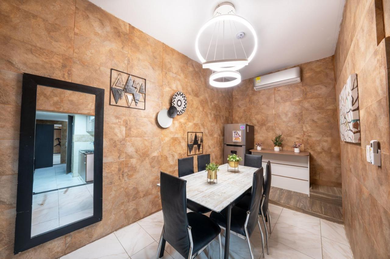 5 Bedroom - 1 Block from Lleras - P2