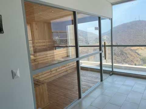 Sauna privado con vista panorámica de montañas en apartamento de lujo en Gaira